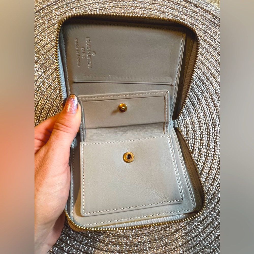 Authentic Louis Vuitton Vernis Leather Compact Zip Around Wallet EUC - Picture 11 of 12